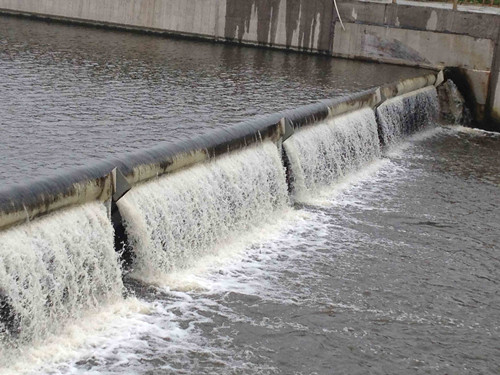 Steel dam gate