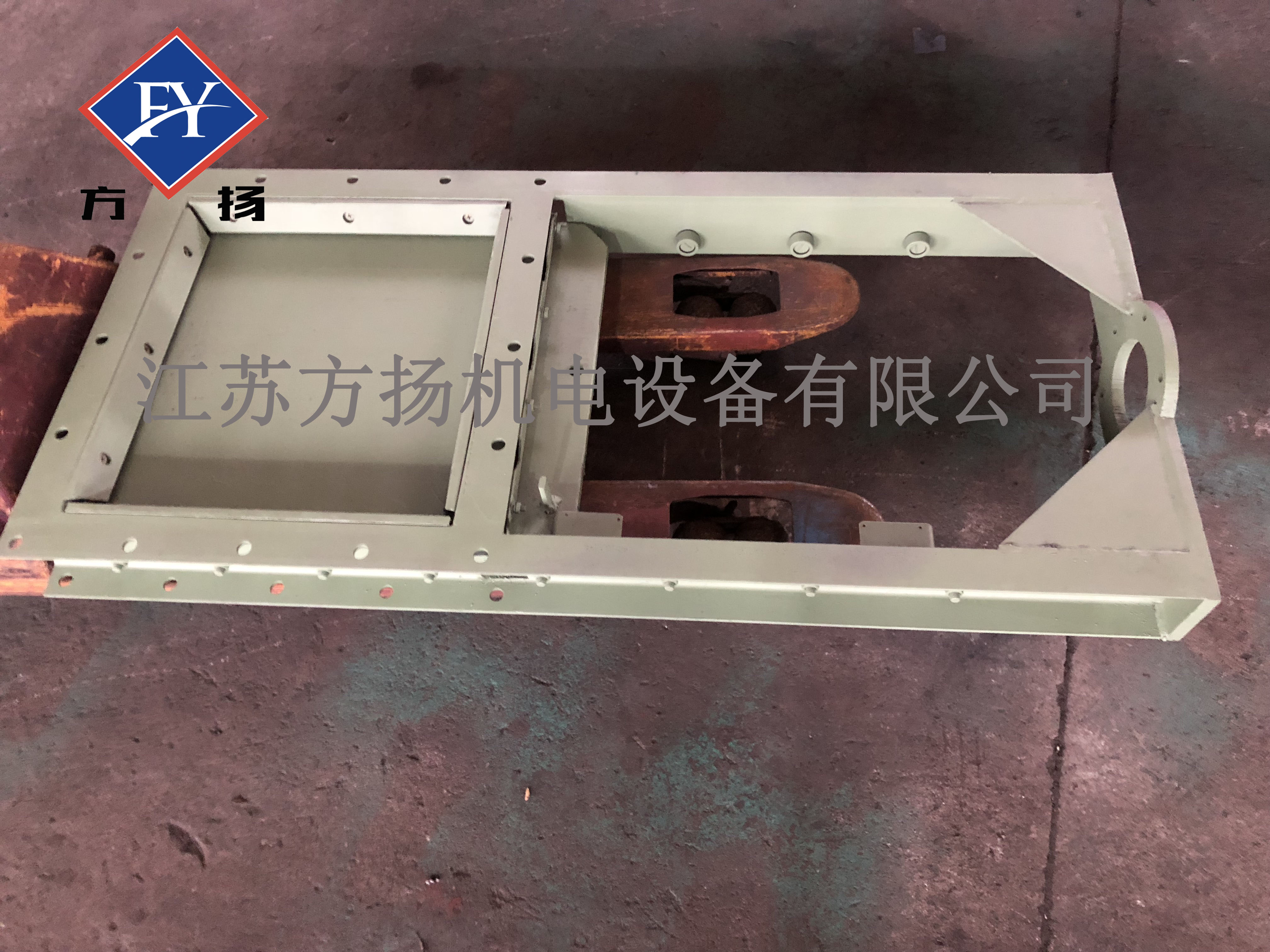 Electro-hydraulic flat gate